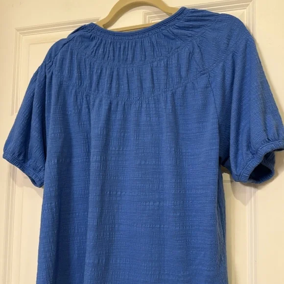 Banana Republic Textured Crew Neck Top - Picture 4 of 4